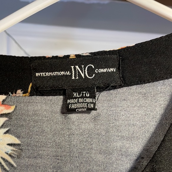 Cute chiffon floral top - Picture 2 of 2